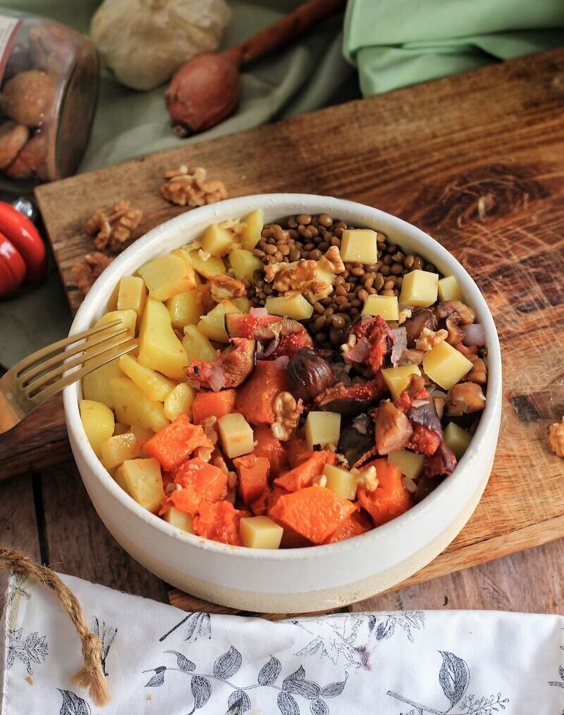 Herfstbowl met aardappelen en geroosterde groenten